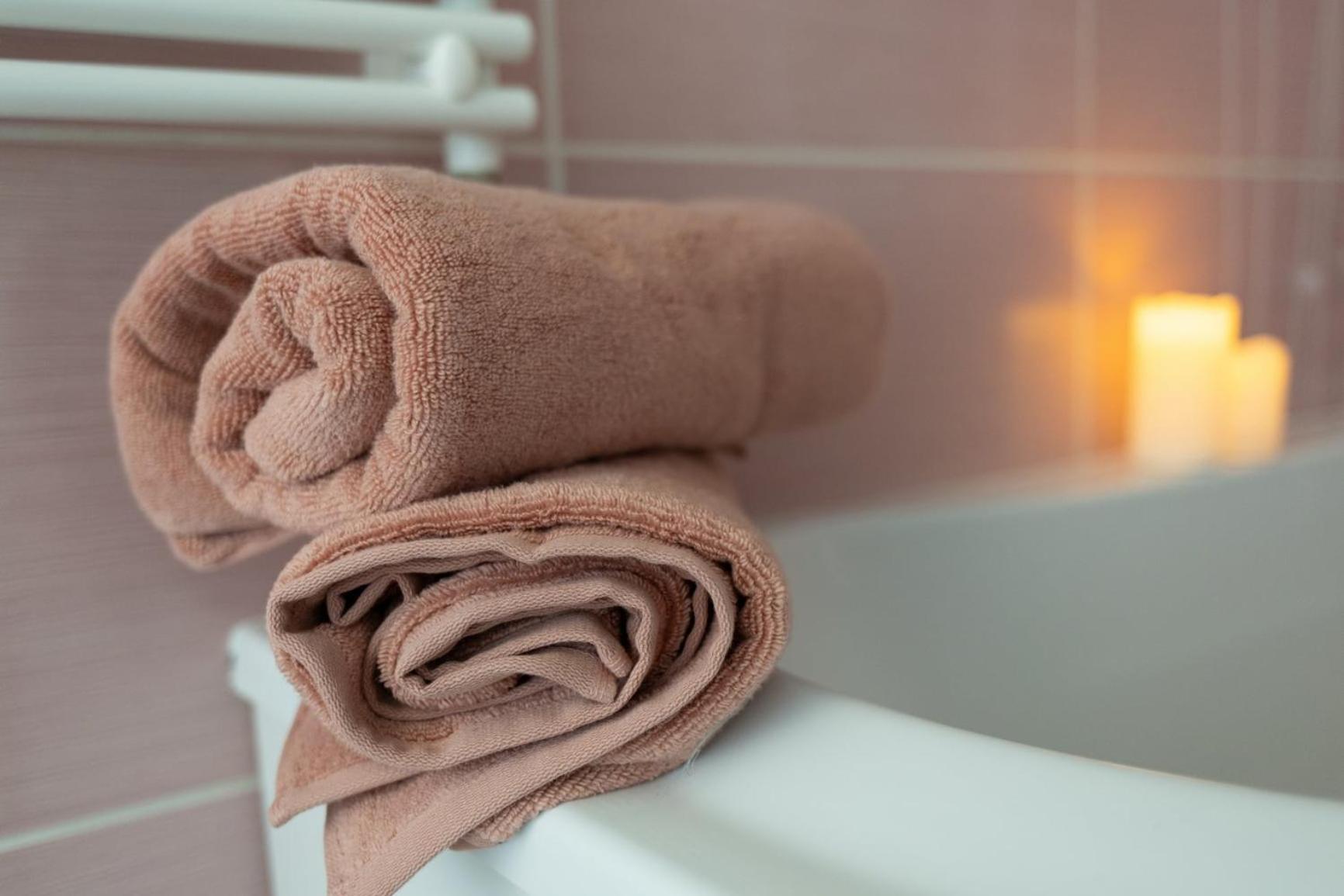 Hellowine Apartman Eger Exteriör bild