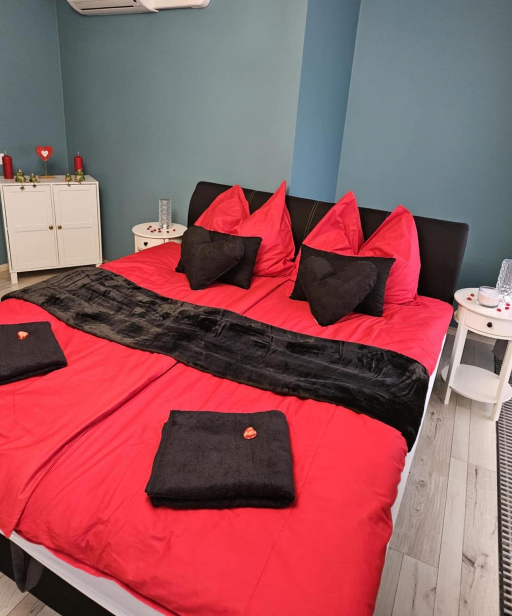 Hellowine Apartman Eger Exteriör bild