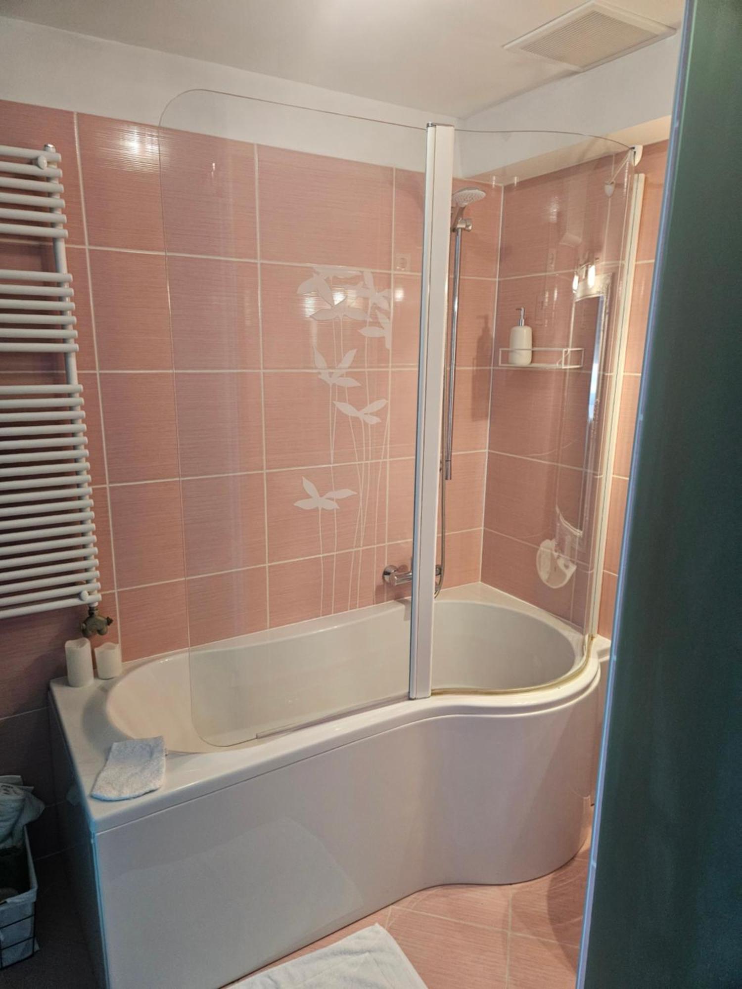 Hellowine Apartman Eger Exteriör bild